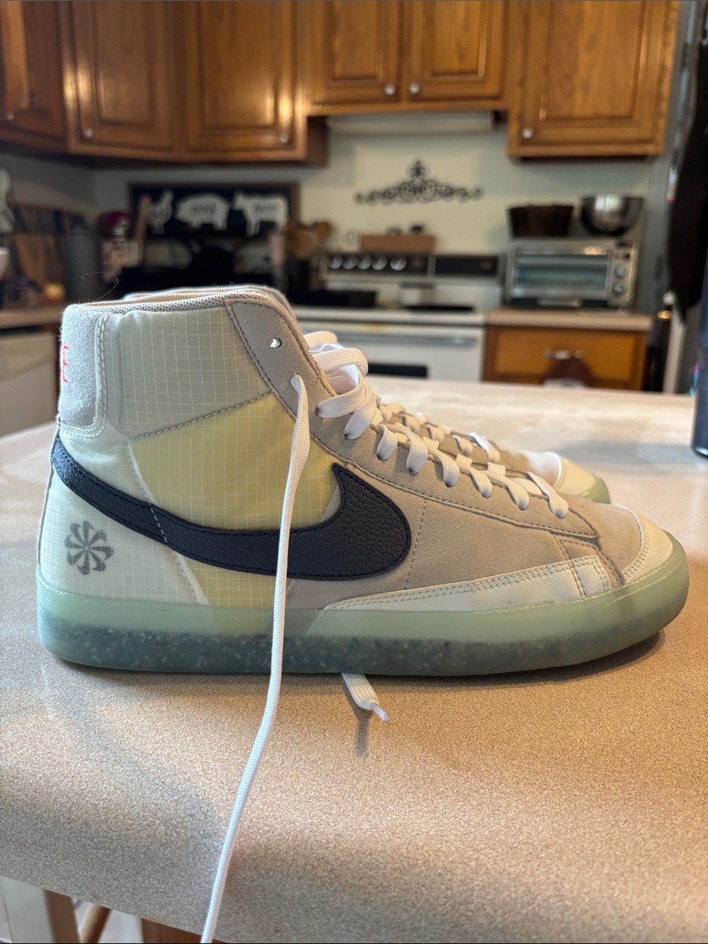 Nike High-Top Sneakers - Pale Yellow & Navy